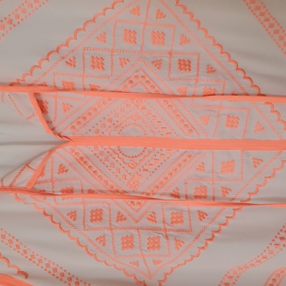 GB Embroidered sleeveless top, unique coral/orange design, Size M - Picture 4 of 9